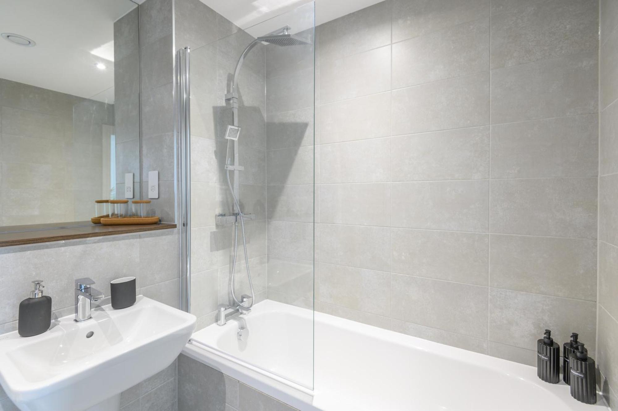 Superior 1 Bed Apartment By Leeds Train Staiton מראה חיצוני תמונה
